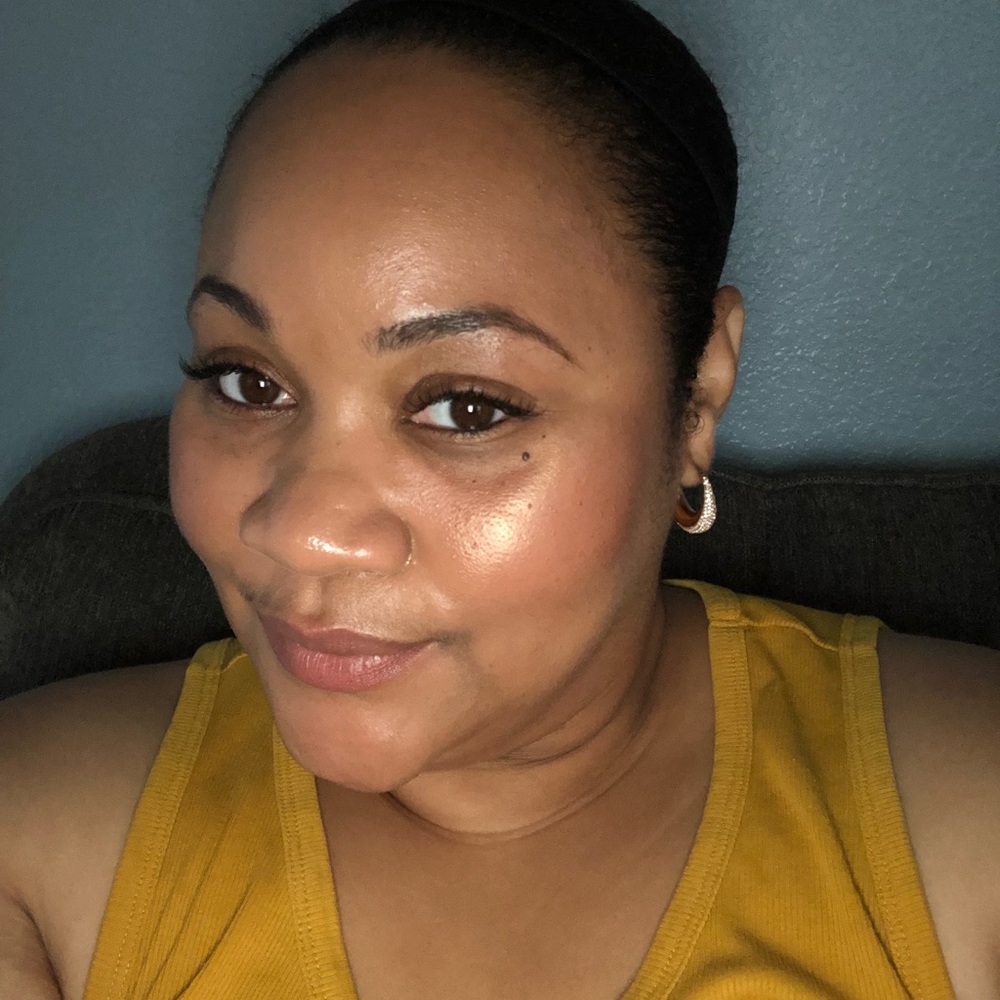 Meet your Posher, Crischelle